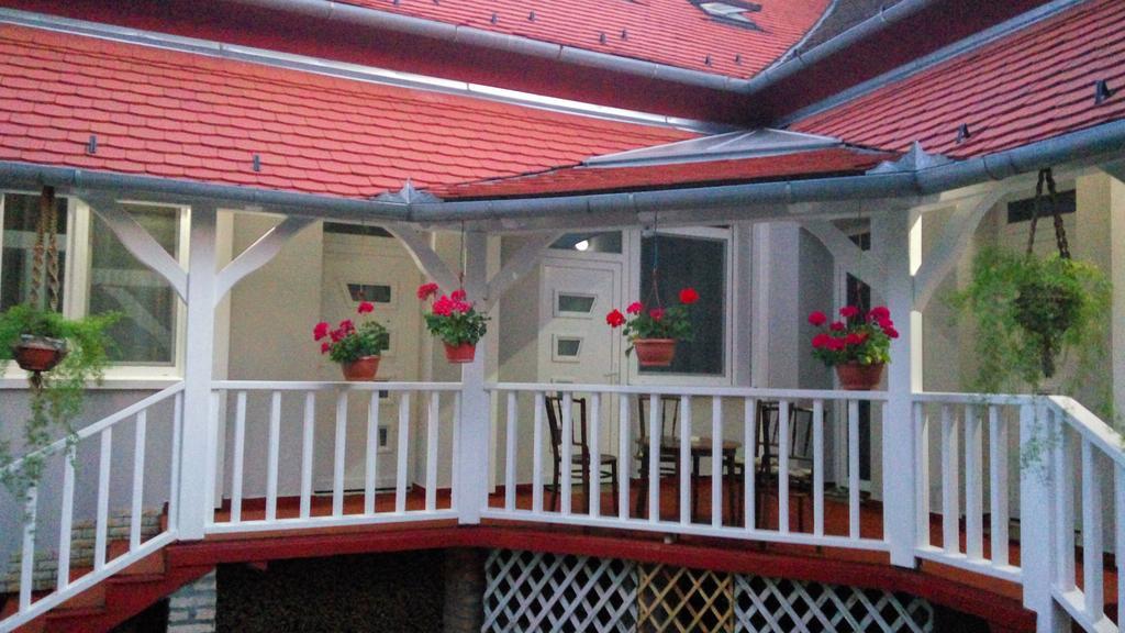 Szlavi Apartman Baja Esterno foto